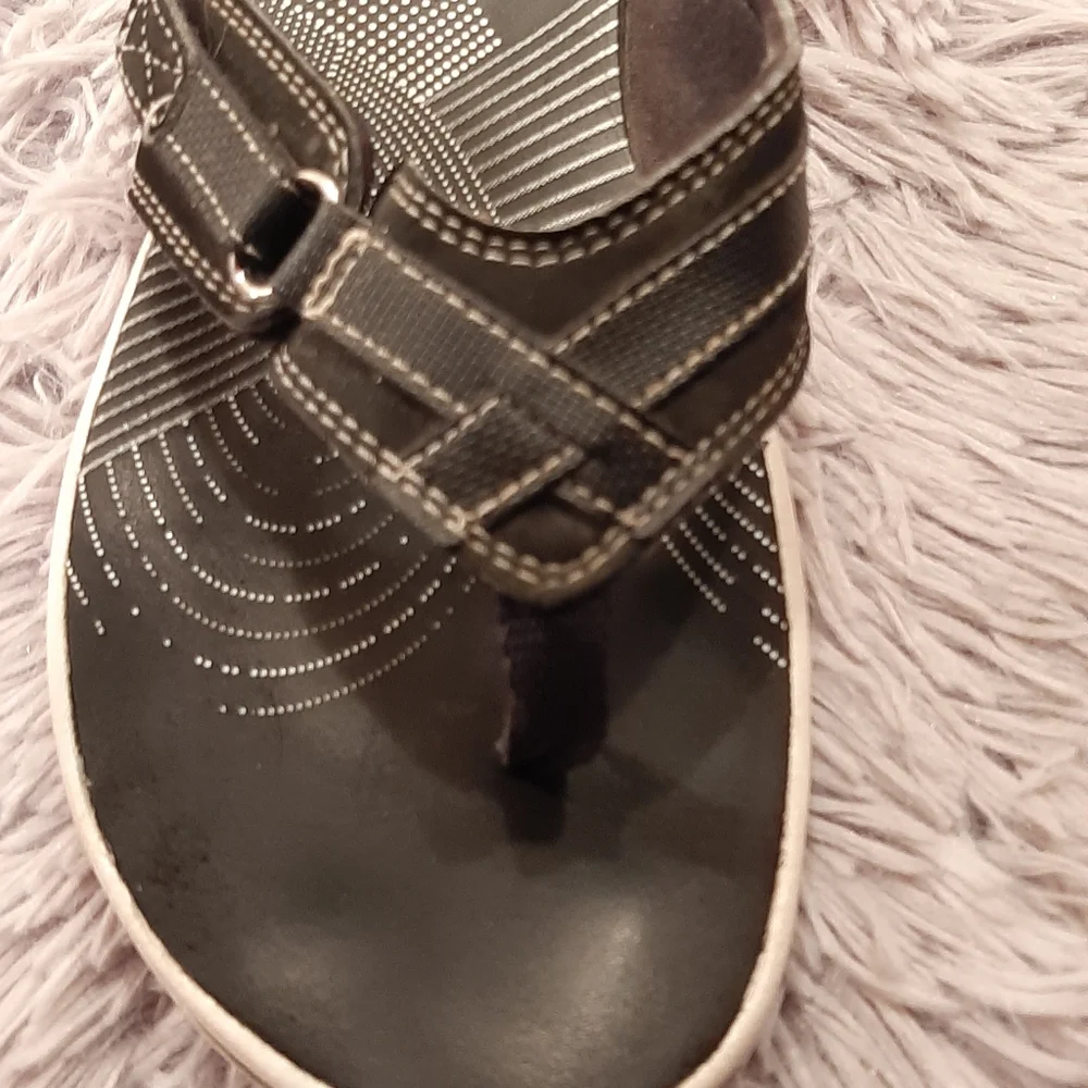 Clarks® Cloudsteppers Women's Flip Flop Sandals Black Size 7 - Picture 3 of 10